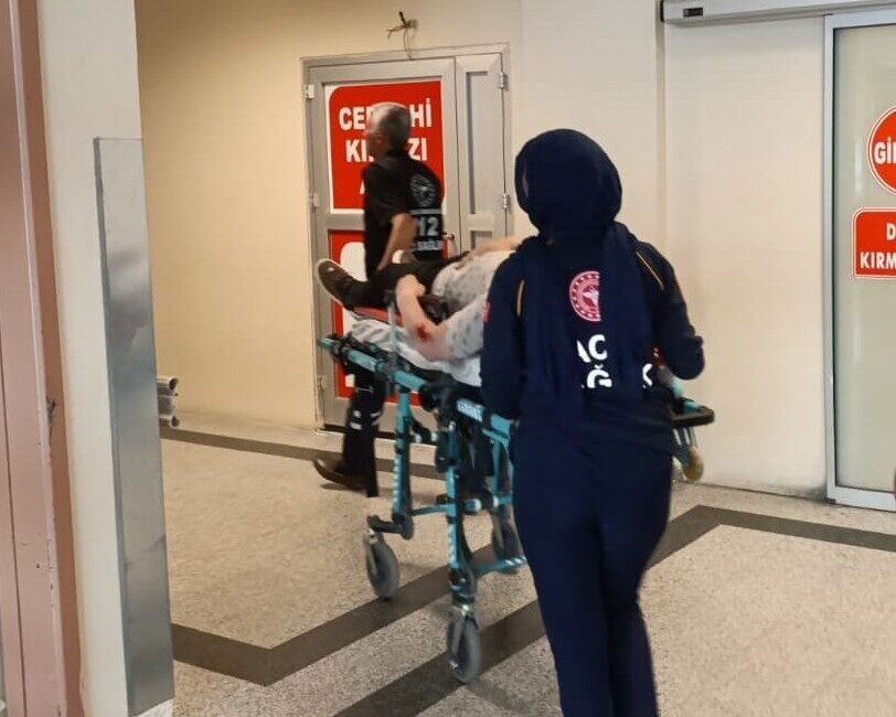 Adıyaman’da meydana gelen bir trafik kazasında otomobil ile motosiklet çarpıştı