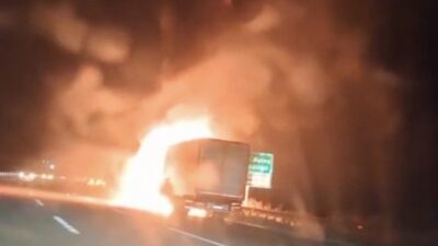 TEM Otoyolu Bolu geçişinde seyir halinde bulunan bir tır, motorunun