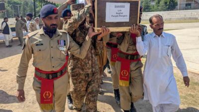 Pakistan’ın Azad Keşmir bölgesindeki Muzaffarabad şehrinde dün meydana gelen askeri