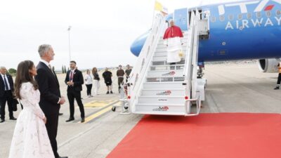Katoliklerin ruhani lideri Papa 14. Leo, İspanya’da gerçekleştirdiği resmi ziyarette