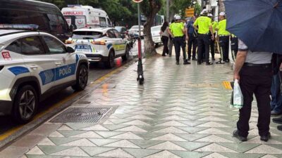 Eskişehir’de, İstiklal Mahallesi Atatürk Caddesi’nde, aracını “Duraklama ve Park Etmek