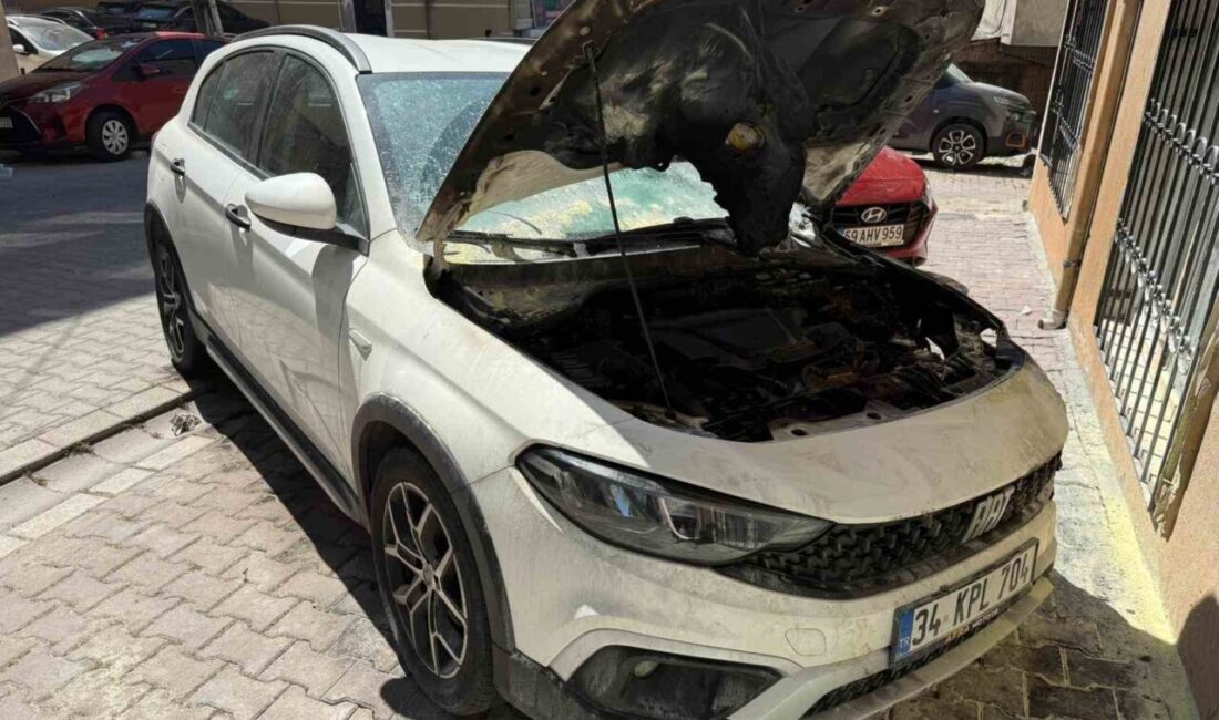 Esenyurt’ta Gece Korkutan Olay: Arıza Yapan Araçlar Yakıldı İstanbul’un Esenyurt
