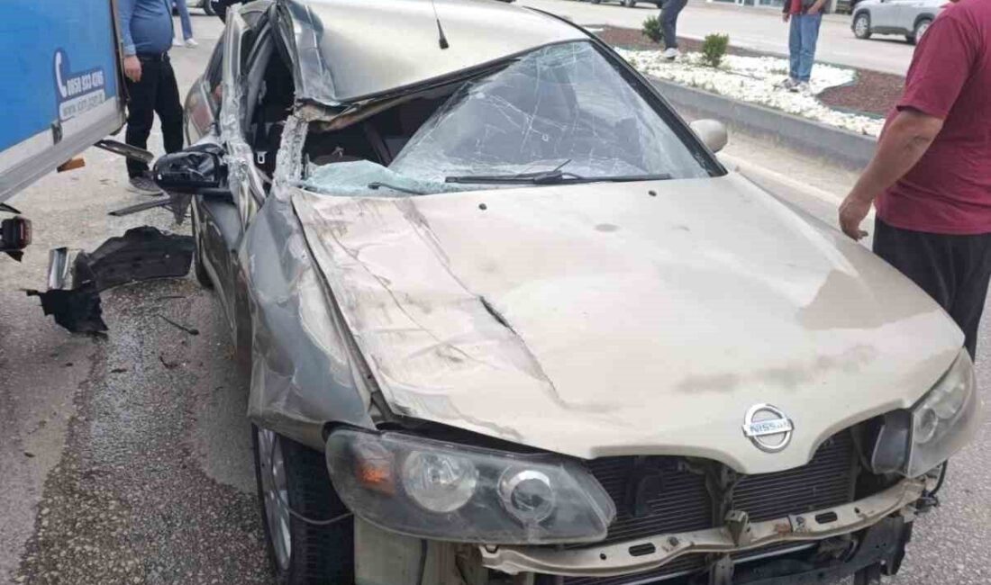 Bilecik’te meydana gelen bir trafik kazasında, seyir halindeki bir otomobilin
