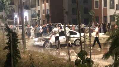 Adıyaman ilinde bir otomobil, gece geç saatlerde park halindeyken alev