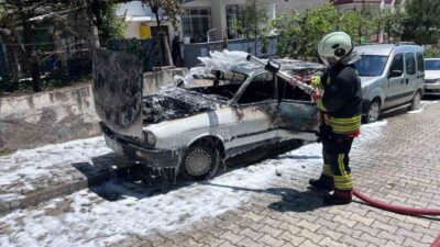Samsun’un Kavak ilçesinde pazar yerinde park halindeki bir araç, henüz