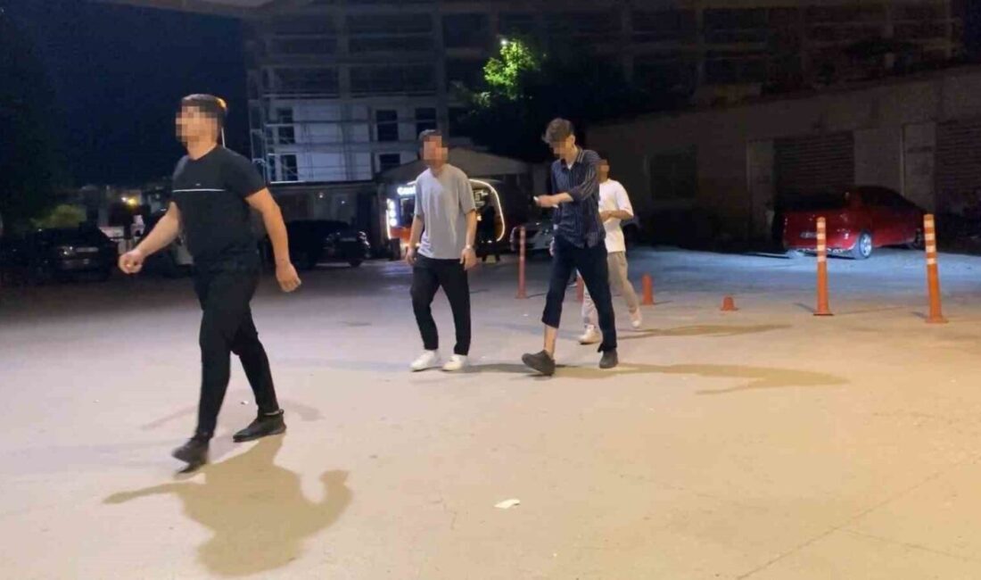 Bursa’nın İnegöl ilçesinde, çocuk parkında gençlere pompalı tüfekle ateş açılarak