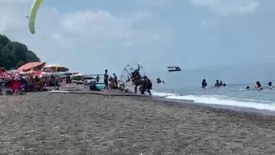 Akçakoca ilçesindeki Kemos Plajı’nda meydana gelen olayda, motorlu yamaç paraşütü