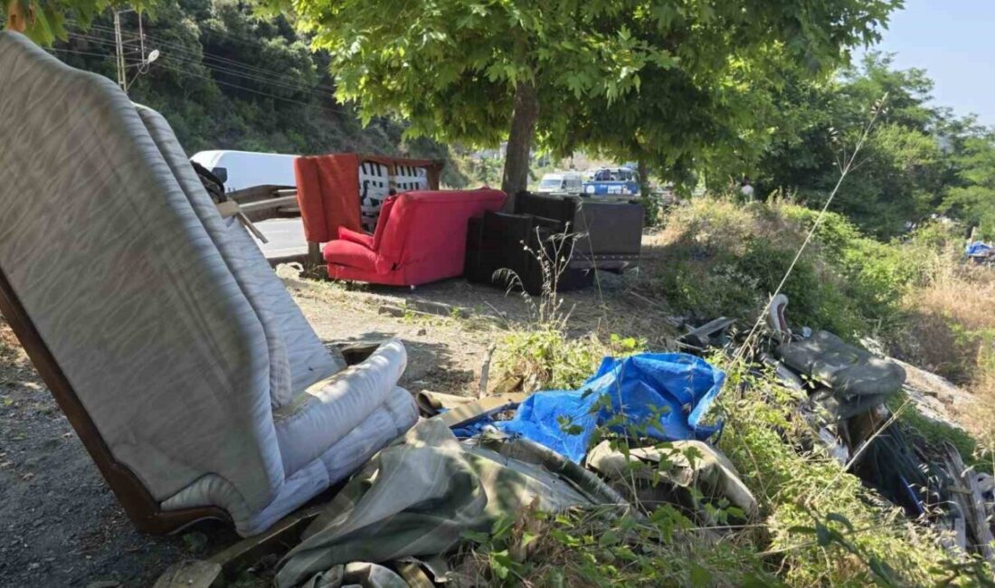 Zonguldak’ın Karadeniz Ereğli ilçesinde, sahil şeridinde kurulmuş olan çadırlar ve