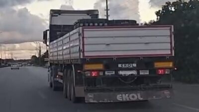 Samsun ilinde denetimlerden kaçmak amacıyla plakasını köpükle kapattığı belirlenen bir