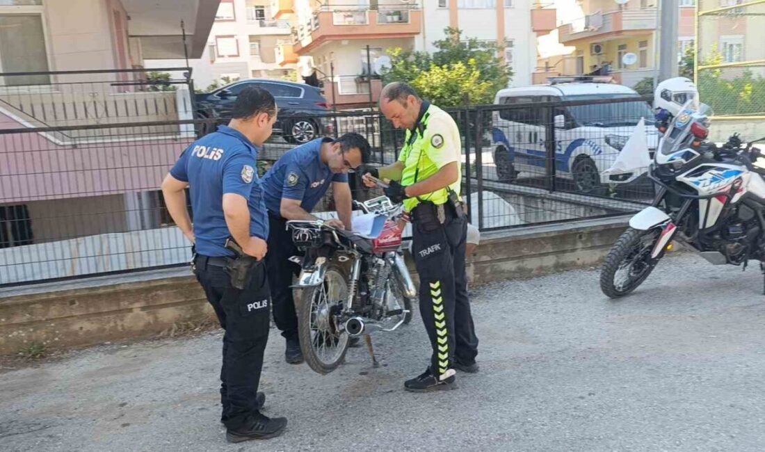 Antalya’da bir polis ekibine gelen ihbarı fark eden bir motosiklet