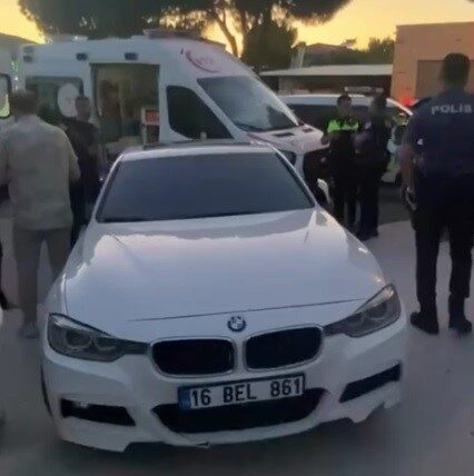 İzmir’in turistik ilçesi Çeşme Alaçatı’da polis ekiplerine yakalanan alkollü bir