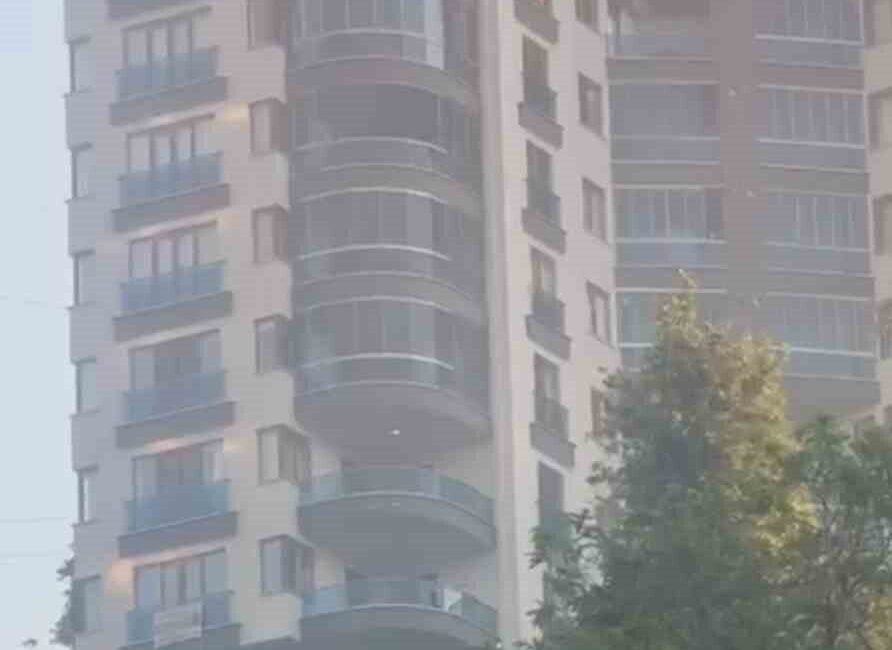 Rize ilinde bir apartmanın yedinci katındaki bir dairede yangın çıktı