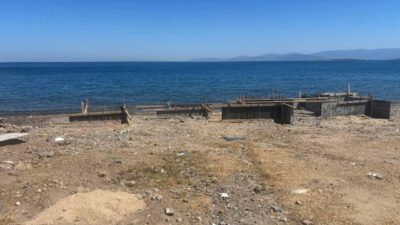 Bodrum ilçesinde, Muğla’nın sahilinde tonoz yapımı için başlatılan beton dökümü