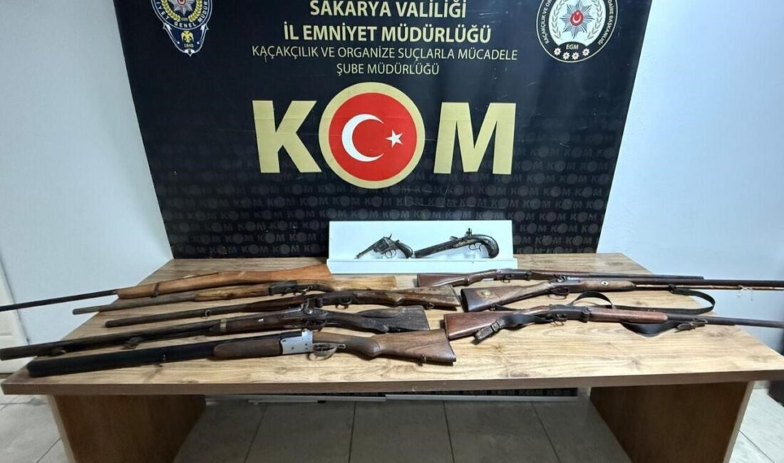 Sakarya’nın Adapazarı ilçesinde gerçekleştirilen bir operasyonda bir iş yerinde silah