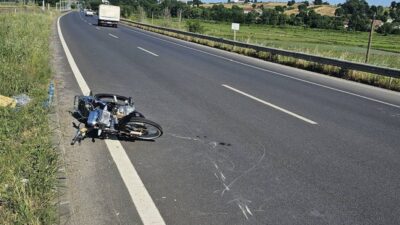 Samsun’un 19 Mayıs ilçesinde meydana gelen bir trafik kazasında, motosikletin