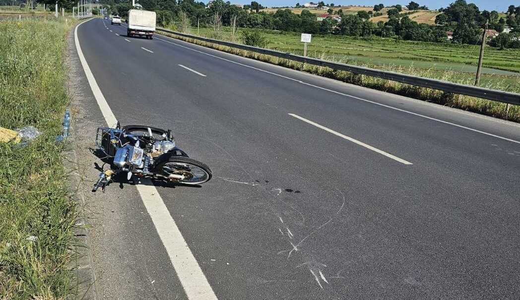 Samsun’un 19 Mayıs ilçesinde meydana gelen bir trafik kazasında, motosikletin