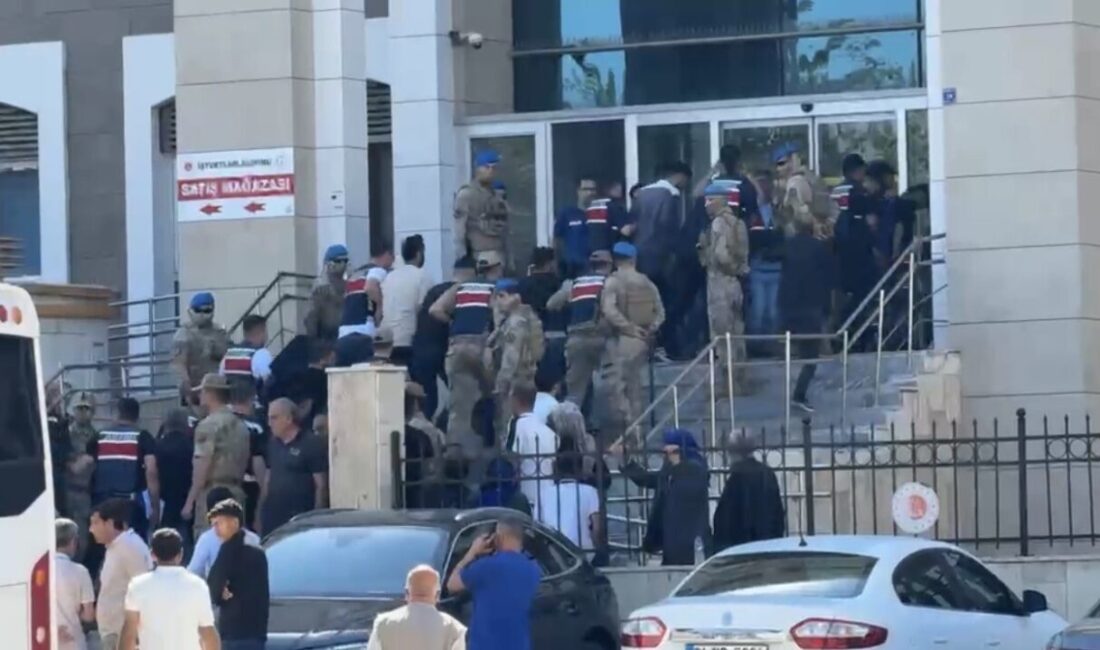 Siverek ilçesinde gerçekleştirilen geniş çaplı bir operasyonda, uyuşturucu ticaretine karıştıkları