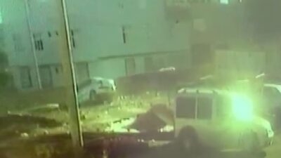 Suruç ilçesinde park halindeki bir araç, Aligör Mahallesi’nde bulunan çukura