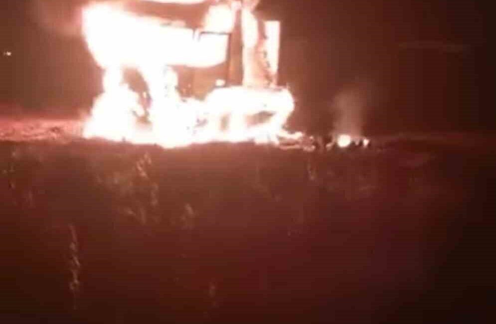 Şanlıurfa’nın Siverek ilçesinde seyir halinde olan bir tırda meydana gelen