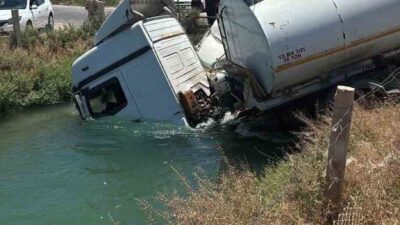 Şanlıurfa’da, bir akaryakıt tankeri ile kamyonun çarpışması sonucu her iki
