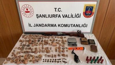 Şanlıurfa’da bir evde gerçekleştirilen aramada çok sayıda tarihi eser bulundu.