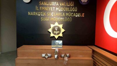Şanlıurfa’da polis ekipleri, bir araçta gerçekleştirdikleri aramada 2 kilo 250
