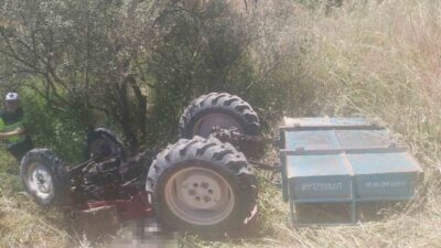 Manisa’nın Yunusemre ilçesinde meydana gelen bir kaza sonucunda traktör bir