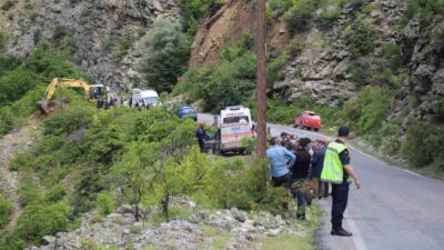 Artvin’in Şavşat ilçesinde dereye uçtuğu tespit edilen bir kamyonet, ekiplerin