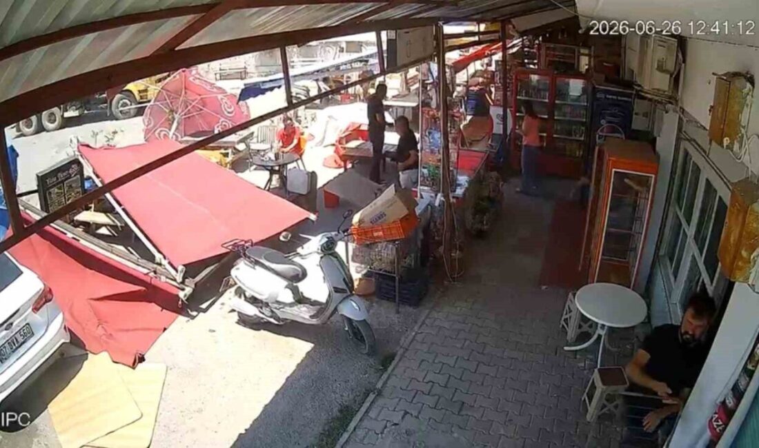 Antalya’nın Serik ilçesinde meydana gelen hortum felaketi, iş yerinin tentesini