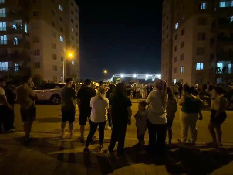 Serik ilçesindeki 583 konutlu bir sitede ikamet eden vatandaşlar, yüksek