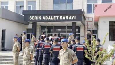 Serik ilçesinde gerçekleştirilen operasyonda 9 kişi, uyuşturucu ticareti suçlamasıyla gözaltına