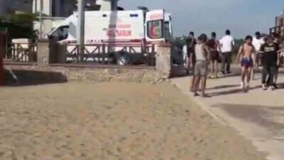 Kocaeli’nin Darıca ilçesinde, denize girmek amacıyla suya giren 2 kardeşten