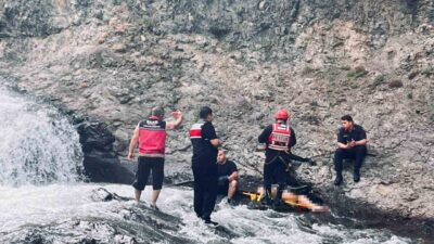 Sakarya’nın Hendek ilçesinde, soğuk sularında yüzerken ani bir akıntıya kapılarak