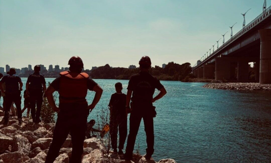 Adana’da bir genç, serinlemek için Seyhan Nehri’ne girdikten sonra boğularak