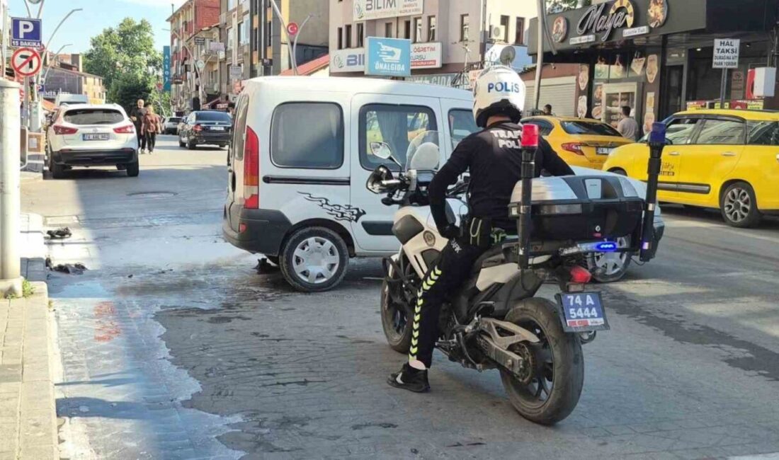 Bartın şehrinde seyir halinde olan bir araçta meydana gelen yangın,