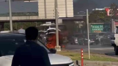 Bursa’da bir otomobil seyir halindeyken aniden alev aldı ve kısa