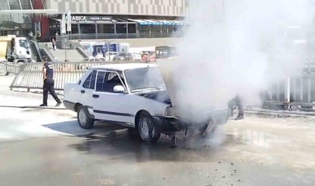 Kastamonu’da, bir otomobilde çıkan yangın, itfaiye ekipleri tarafından kontrol altına