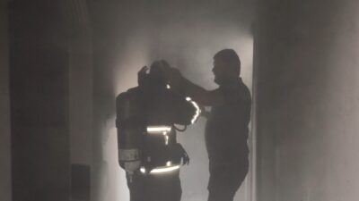 Siirt’in Kurtalan ilçesinde, Fırat Mahallesi’nde bulunan bir binanın 4. katında