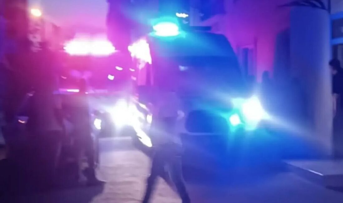 Siirt’te bir kız, ayağının asansör kabin ile kapı arasına sıkışması