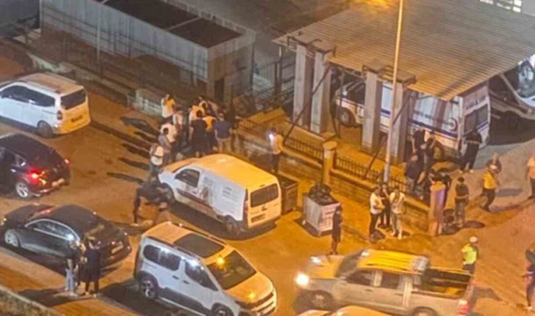 Siirt’in Kurtalan ilçesinde meydana gelen bıçaklı kavgada bir kişi yaralandı.