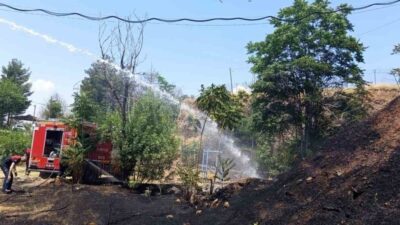 Siirt’te iş makinesinden çıkan kıvılcığın sıçradığı otluk alanda başlayan yangın,