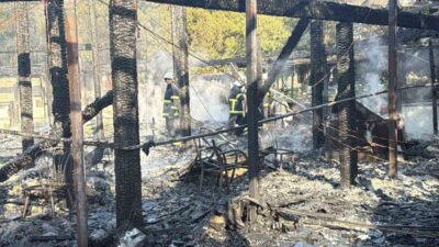 Siirt’in Kurtalan ilçesinde bir kafede meydana gelen yangın, itfaiye ekiplerini