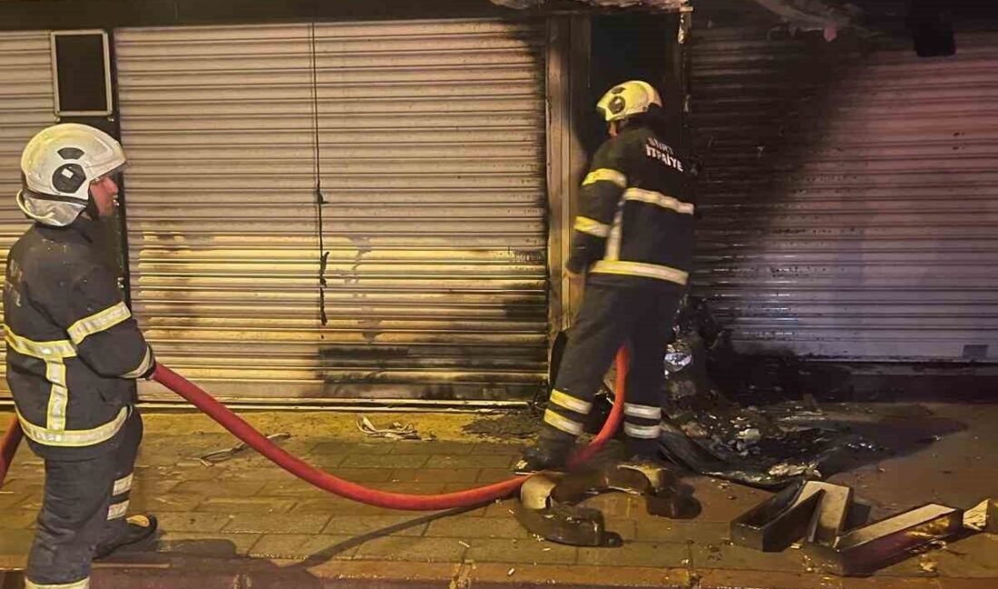 Siirt’te bulunan bir markette çıkan yangın, itfaiye ekiplerinin müdahalesiyle kontrol
