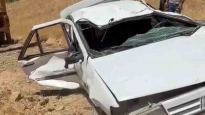 Kurtalan ilçesinde meydana gelen trafik kazasında hurdaya dönen bir otomobilde