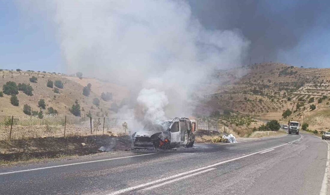 Siirt Organize Sanayi Bölgesi’nde seyir halindeki bir otomobil, bilinmeyen bir