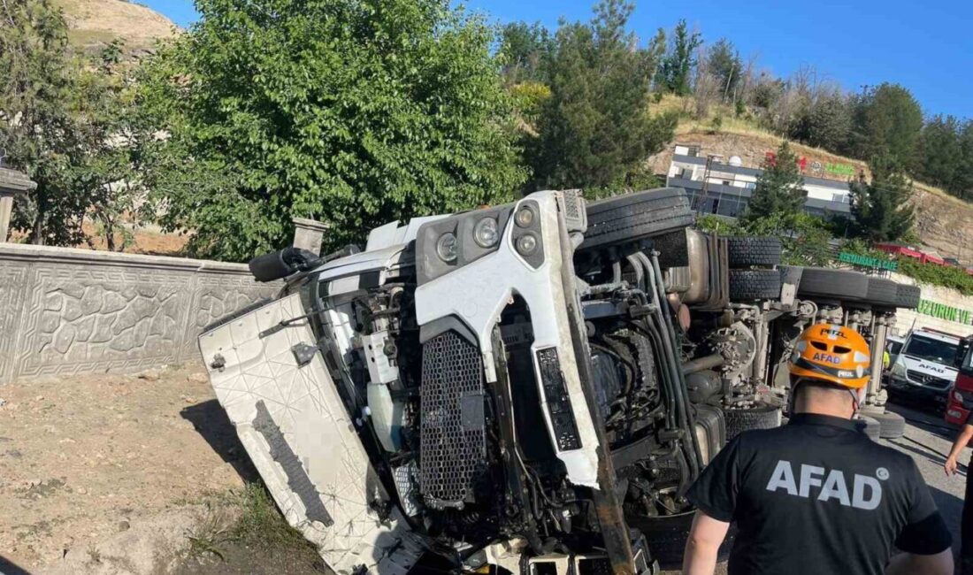 Siirt’te meydana gelen trafik kazasında bir tır ile bir otomobil