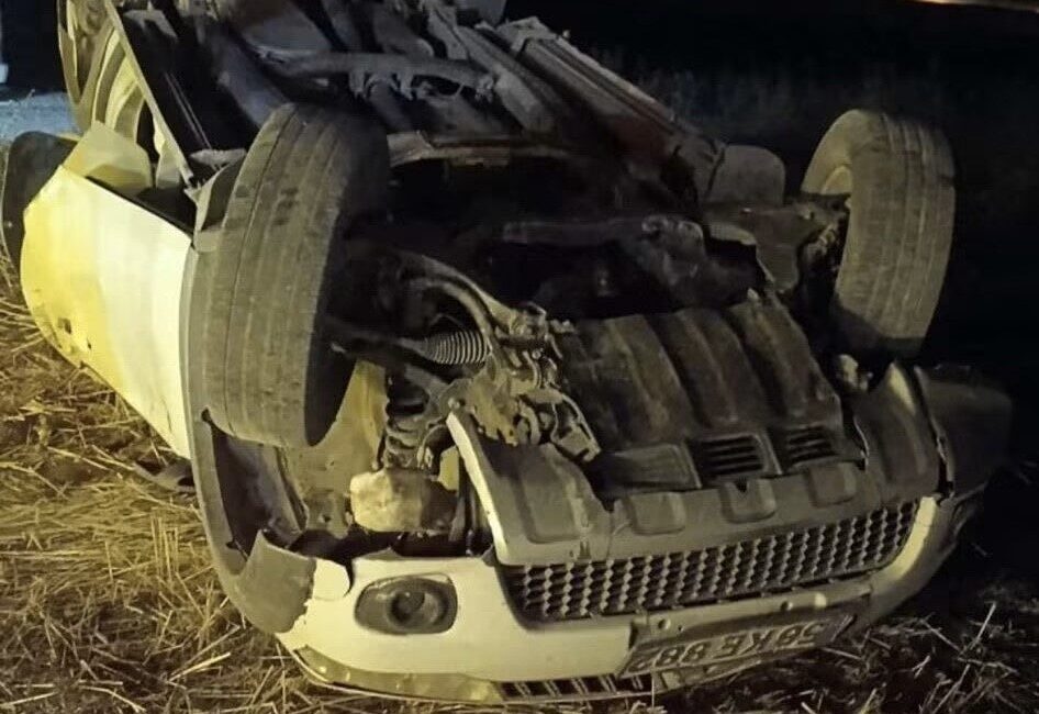 Siirt’te bir otomobilin sürücüsü direksiyon hakimiyetini kaybederek yol dışına çıktı