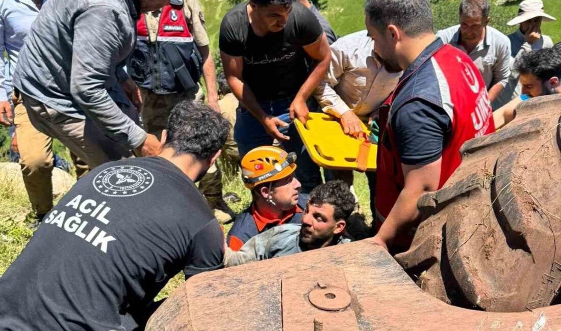 Siirt’in Tillo ilçesinde bir sürücü, traktörün devrilmesi sonucu ağır yaralandı.