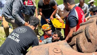 Siirt’in Tillo ilçesinde bir sürücü, traktörün devrilmesi sonucu ağır yaralandı.