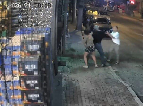 Bornova ilçesinde bir işletmeye yapılan belediye denetimi, asılsız iddiaların silahlı